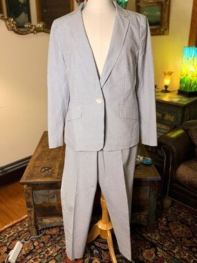 Classic womien's Seersucker Blazer and Trouser Set — Light Blue/White